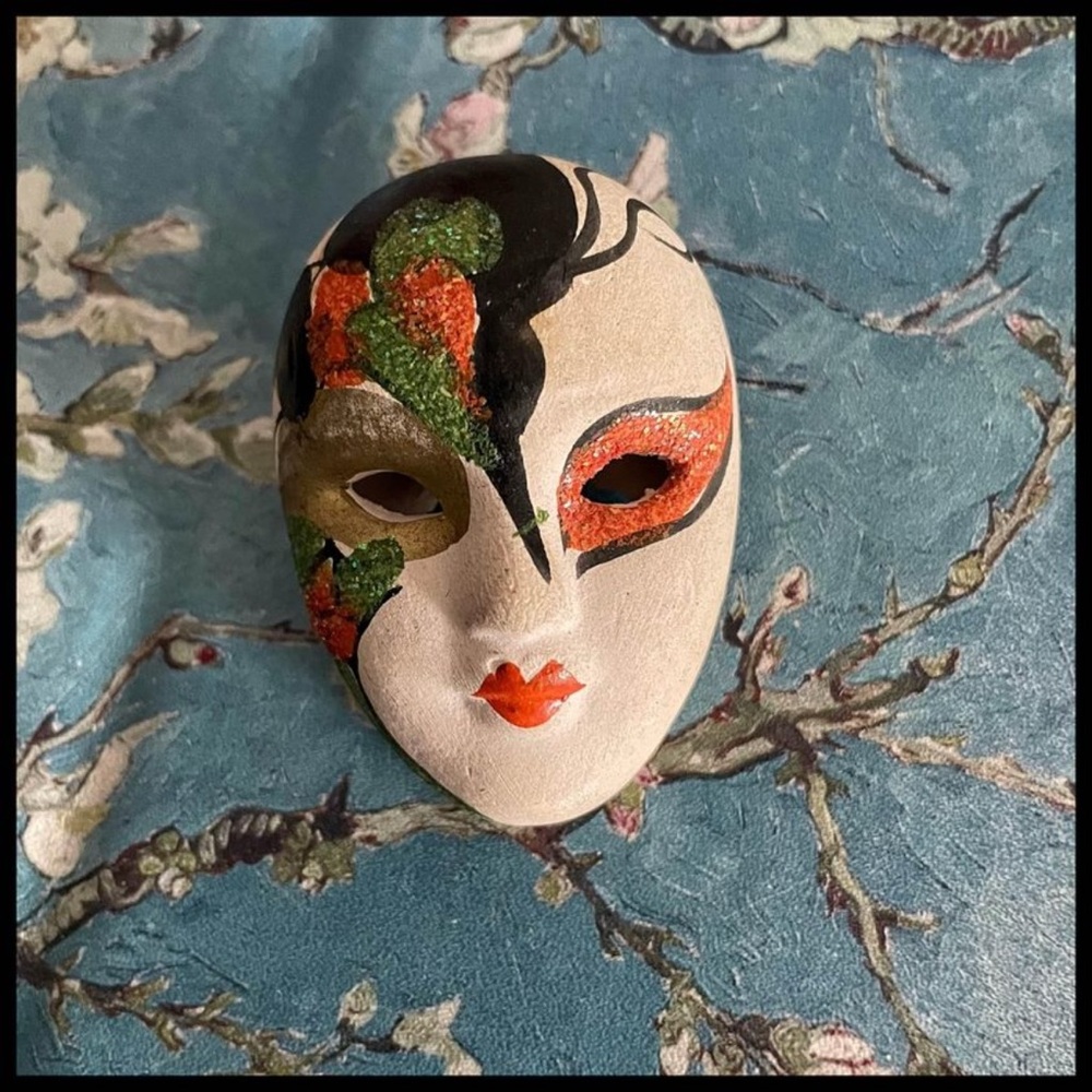 {Vintage} Mardi Gras Mask Brooch Pin
